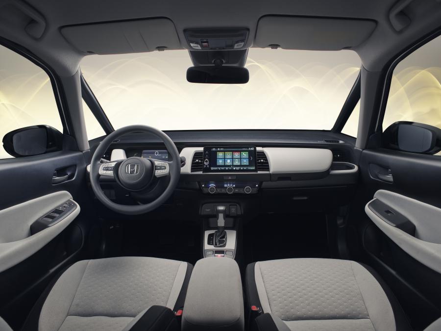 Торпедо Honda Jazz e:HEV 2020 года  (EU) (фото 22 из 44)